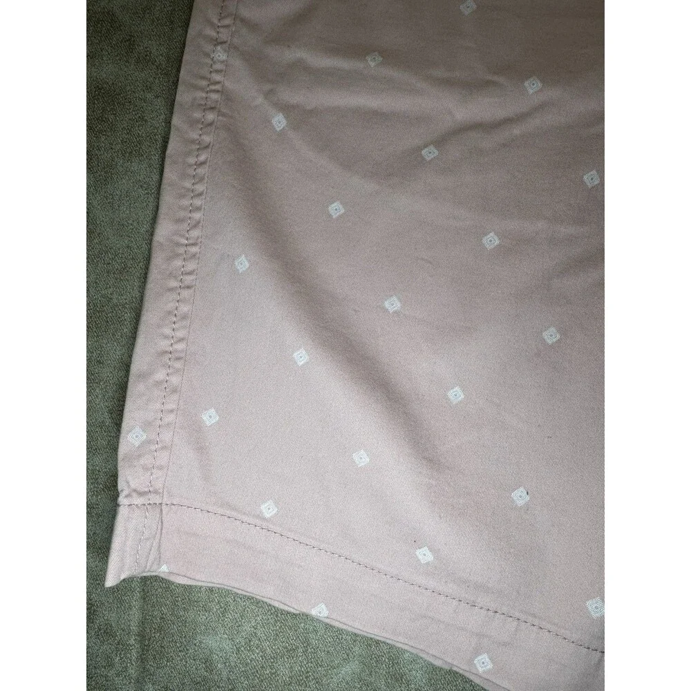 Aeropostale Pink Stretch classic flat front shorts Men’s size 30 - Picture 2 of 5